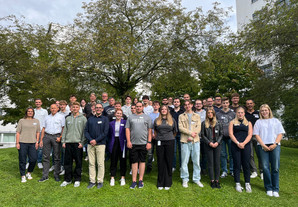 Gruppenfoto von Auszubildenden und Werksstudenten, die in 2025 starten