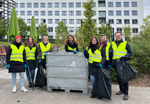 Das Team Corporate Affairs um Peter Wunner (r.) beteiligte sich mit vielen weiteren Kolleginnen und Kollegen an der Clean-Up-Aktion. 