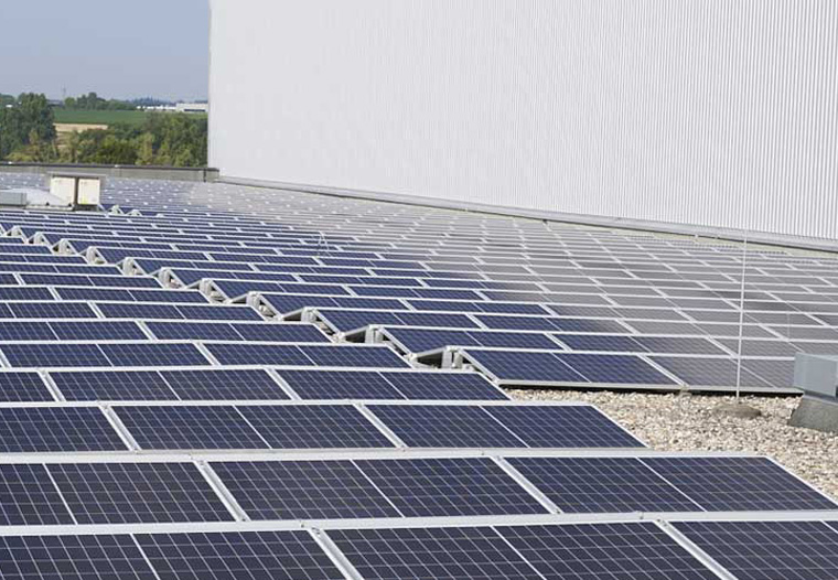 Standort Ulm – neue Photovoltaikanlage auf dem Dach des Hochregallagers