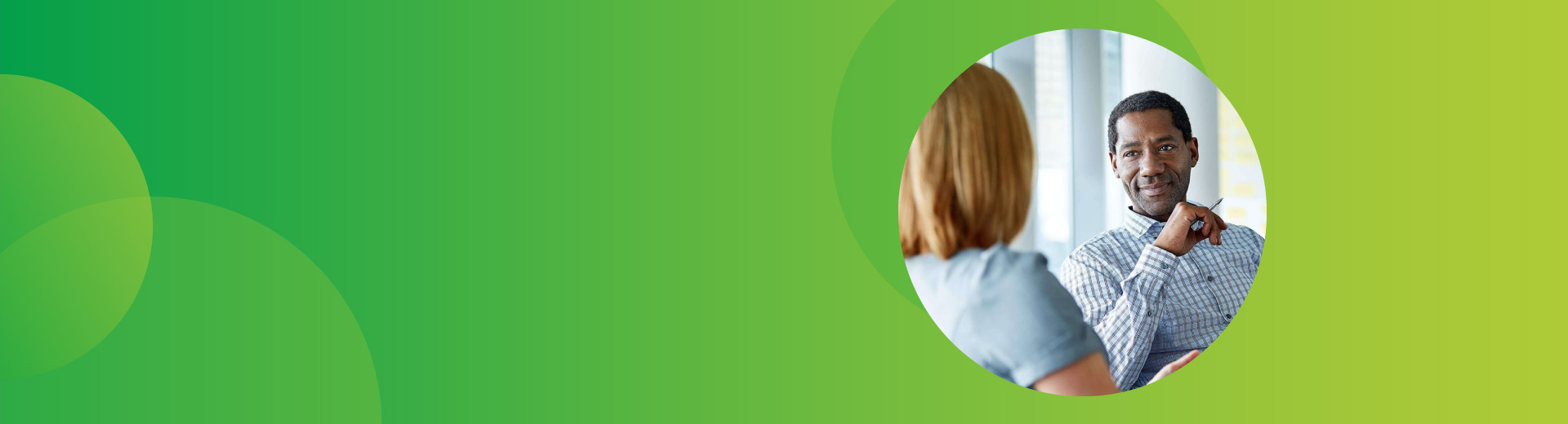 Mitarbeiter im Gespräch mit Vorgesetzten