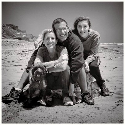 Robert und seine Familie mit Hund